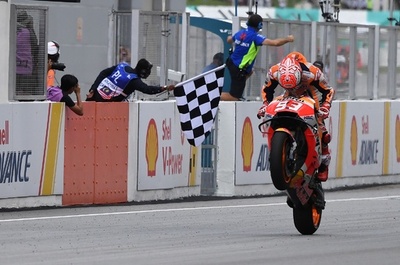 マルケスがマレーシアGP優勝、ロッシは今季初V見えるも痛恨ミス