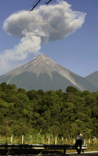 グアテマラの「火の山」で火山活動が活発化