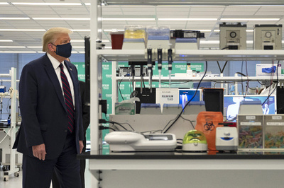 トランプ氏、ワクチン原薬製造の富士フイルム子会社視察 「勝利」強調