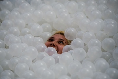 ボールの「海」のインスタレーション、米首都で展示