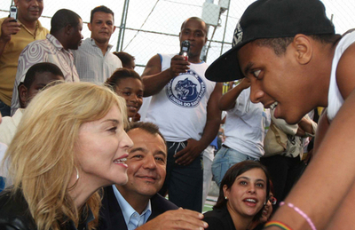 マドンナ、ブラジルでマラウイ基金へ10億円集める 年下恋人と