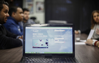 福音派向けSNSで「いいね！」は「アーメン」に、ブラジル