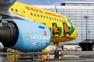 上海レゴランド 正式オープンを前に特別塗装機が就航