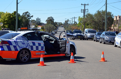豪警察、出頭のテロ容疑者を射殺 刃物で警官2人刺す