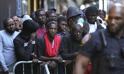 「限界点超えた」 NY市、移民家族のシェルター滞在期間を制限