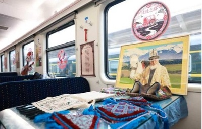 列車で伝える300年前の民族移住史
