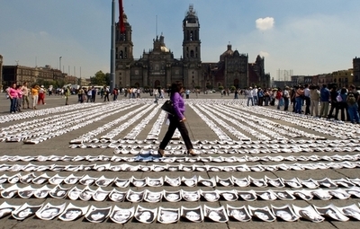 中絶合法化条例を支持、メキシコ市で女性たちの写真展示