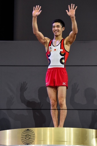 白井と村上が種目別で金メダルを獲得、世界体操