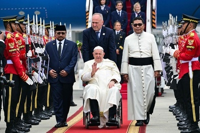 ローマ教皇、イスラム大国インドネシアに到着 4か国歴訪