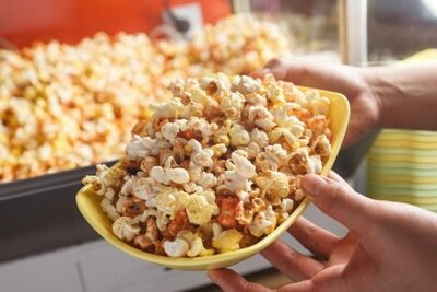 「ポップコーン食べて歯が折れた。50万円出せ」37日後に連絡した客…“ブラックコンシューマー”に韓国の飲食店激怒