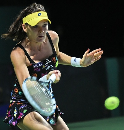 ラドワンスカが深夜の試合を制す、WTAツアー選手権