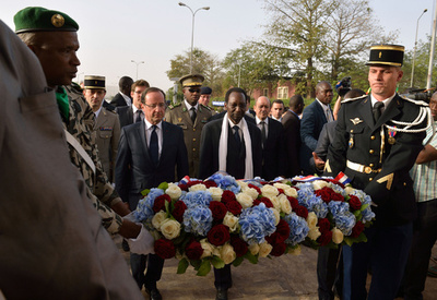 オランド仏大統領、軍事介入のマリを訪問