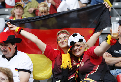 欧州で最も国外旅行をするのはドイツの若者、調査結果