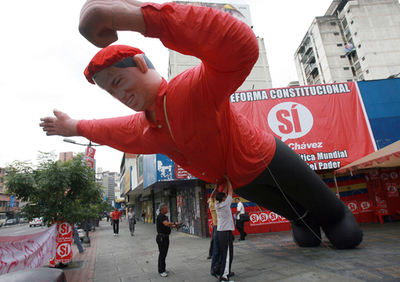 「彼を殺したのは誰か」、CNN、チャベス大統領映像に誤って見出し、公式謝罪