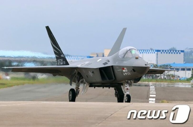 韓国航空宇宙産業（KAI）の次世代韓国型戦闘機KF-21 1号機(c)news1