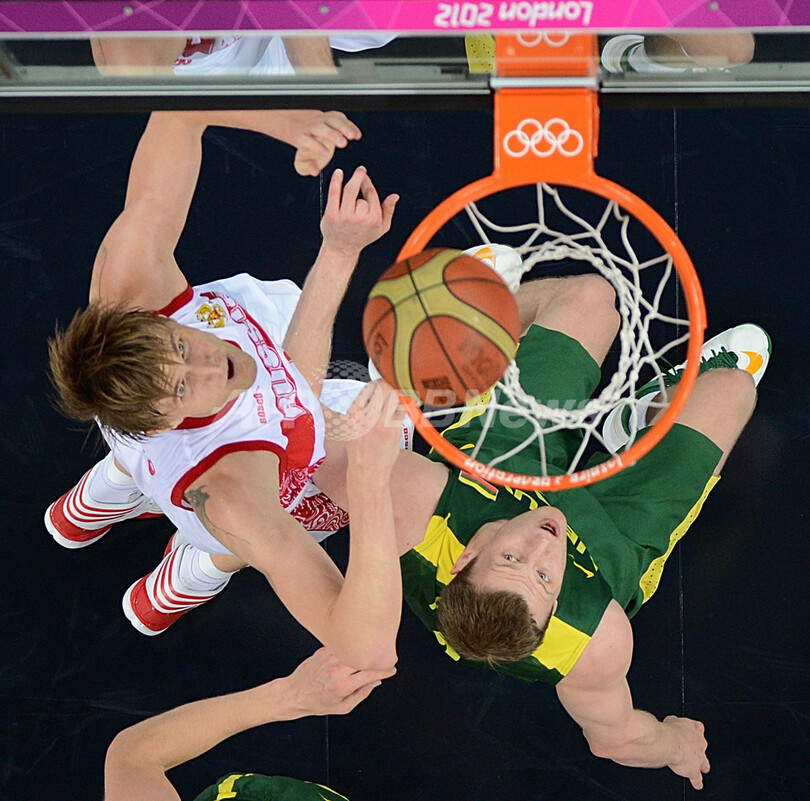 ロシアがリトアニアを下し準決勝へ、男子バスケットボール