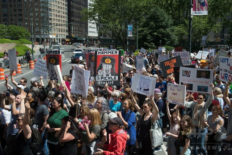 世界各地で反トランプデモ、パリ協定離脱やロシア疑惑に抗議