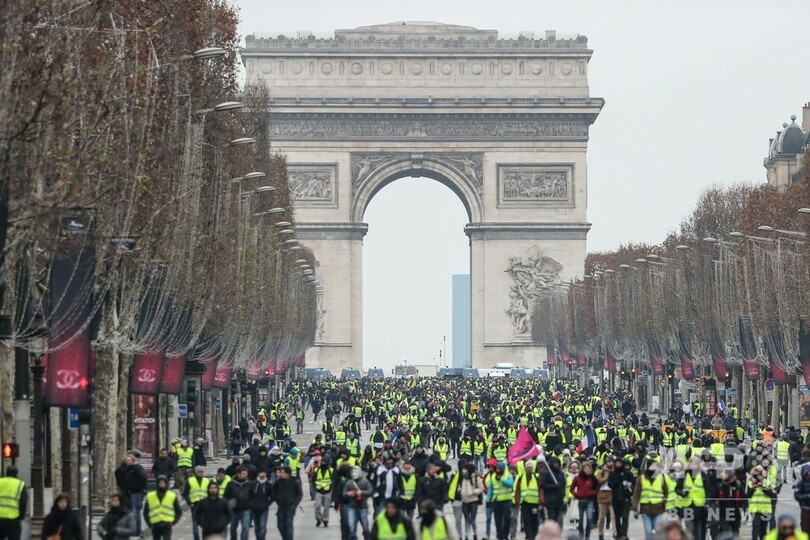 仏「黄色いベスト」運動、大みそかも抗議実施へ 1月の「大規模動員」も警告