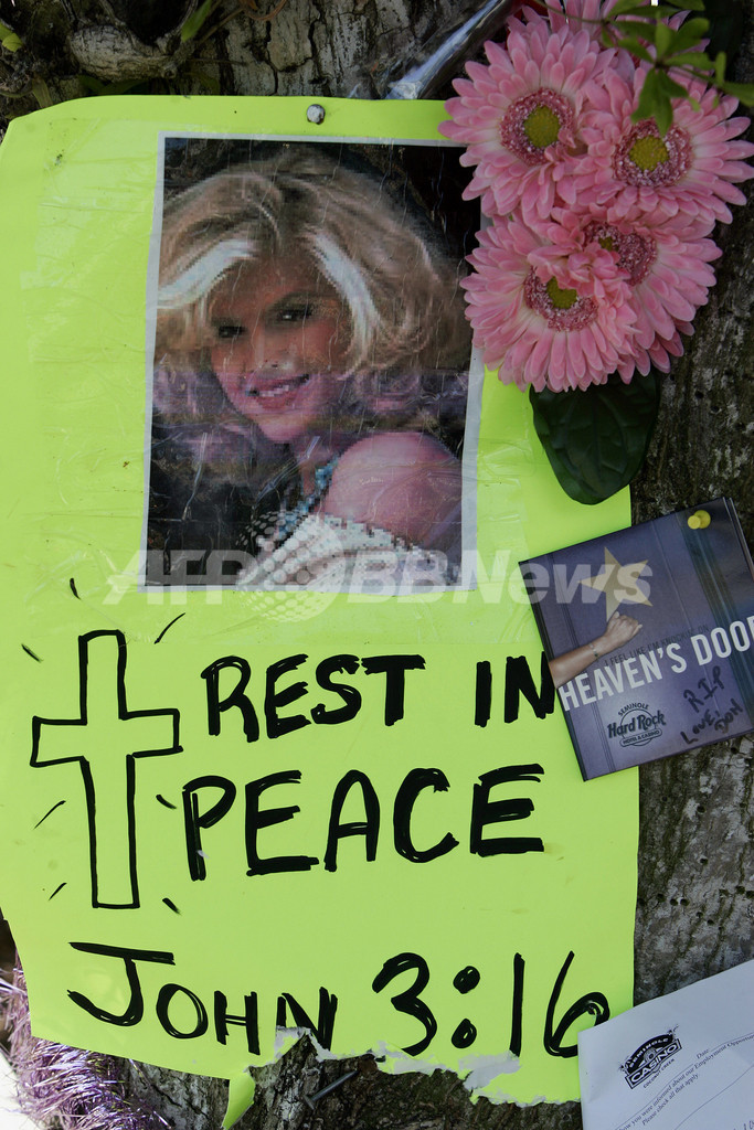 アンナ・ニコル・スミスの遺体、バハマに埋葬へ 米国 写真2枚 国際ニュース：afpbb News 