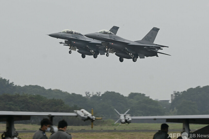 台湾の改良型戦闘機、海に墜落 残骸発見