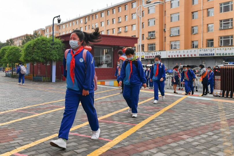 中国の感染低リスク地区、学校内でのマスク非着用を許可