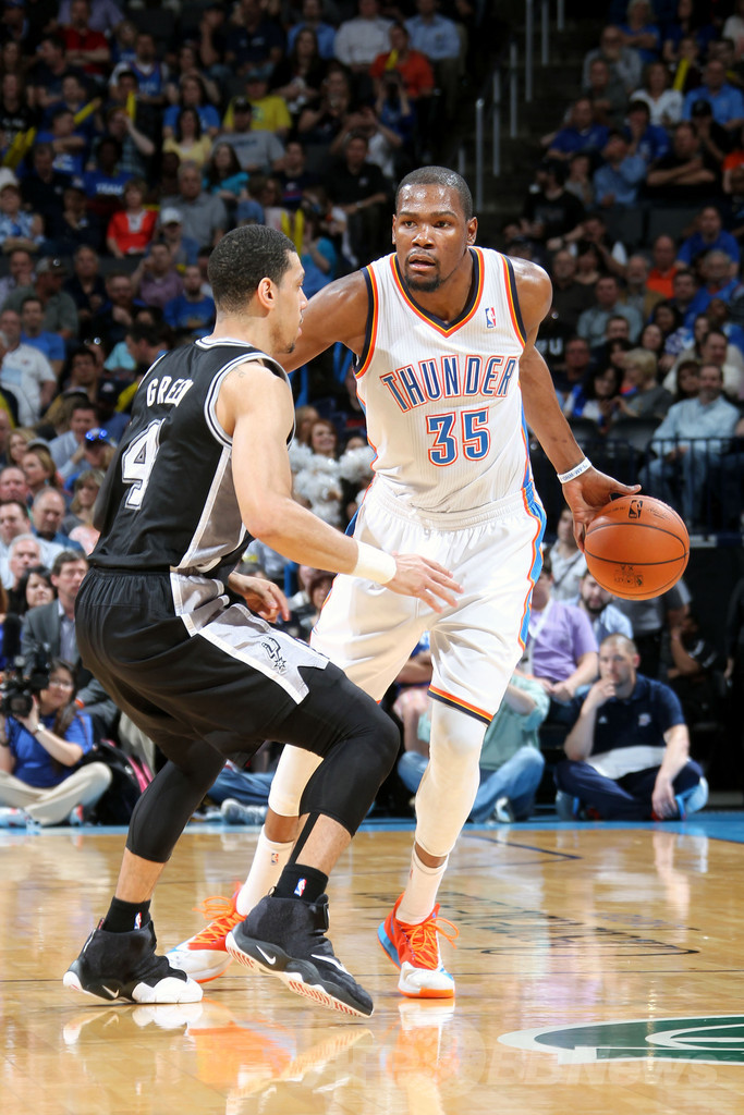 サンダーがスパーズの連勝記録更新を阻止