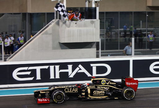 ライコネンが優勝、可夢偉は6位入賞 アブダビGP 写真10枚 国際ニュース