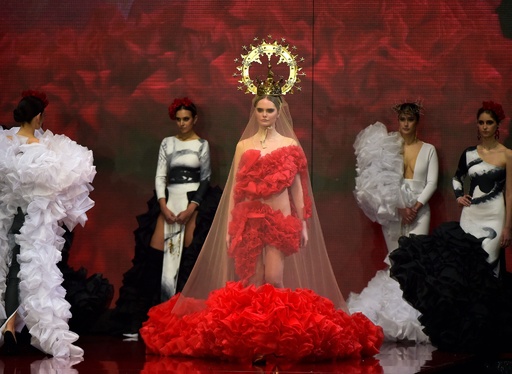 フラメンコの本場セビリアでファッション展示会 写真48枚 国際ニュース