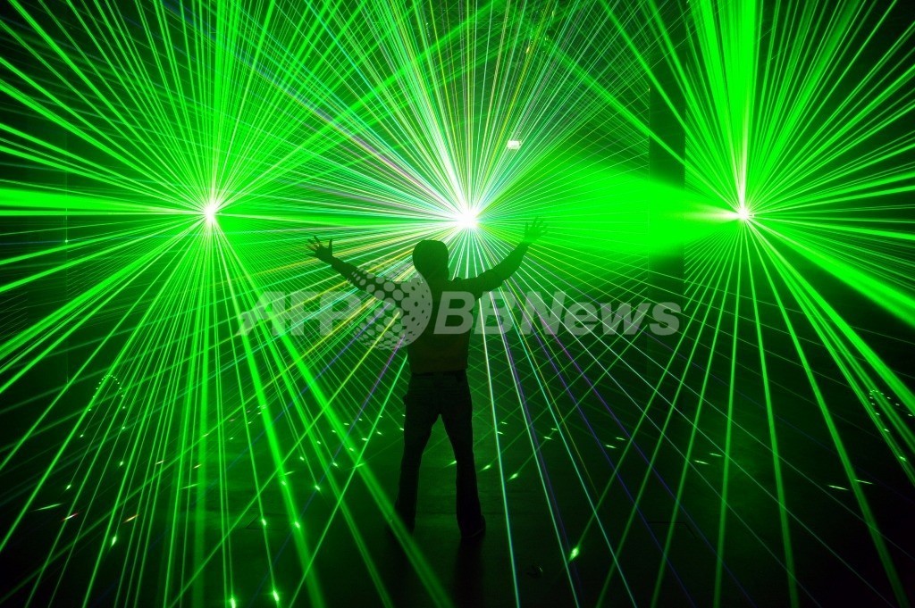 最強レーザーで200万度超高温プラズマ達成、「星の内部」知る手がかりに