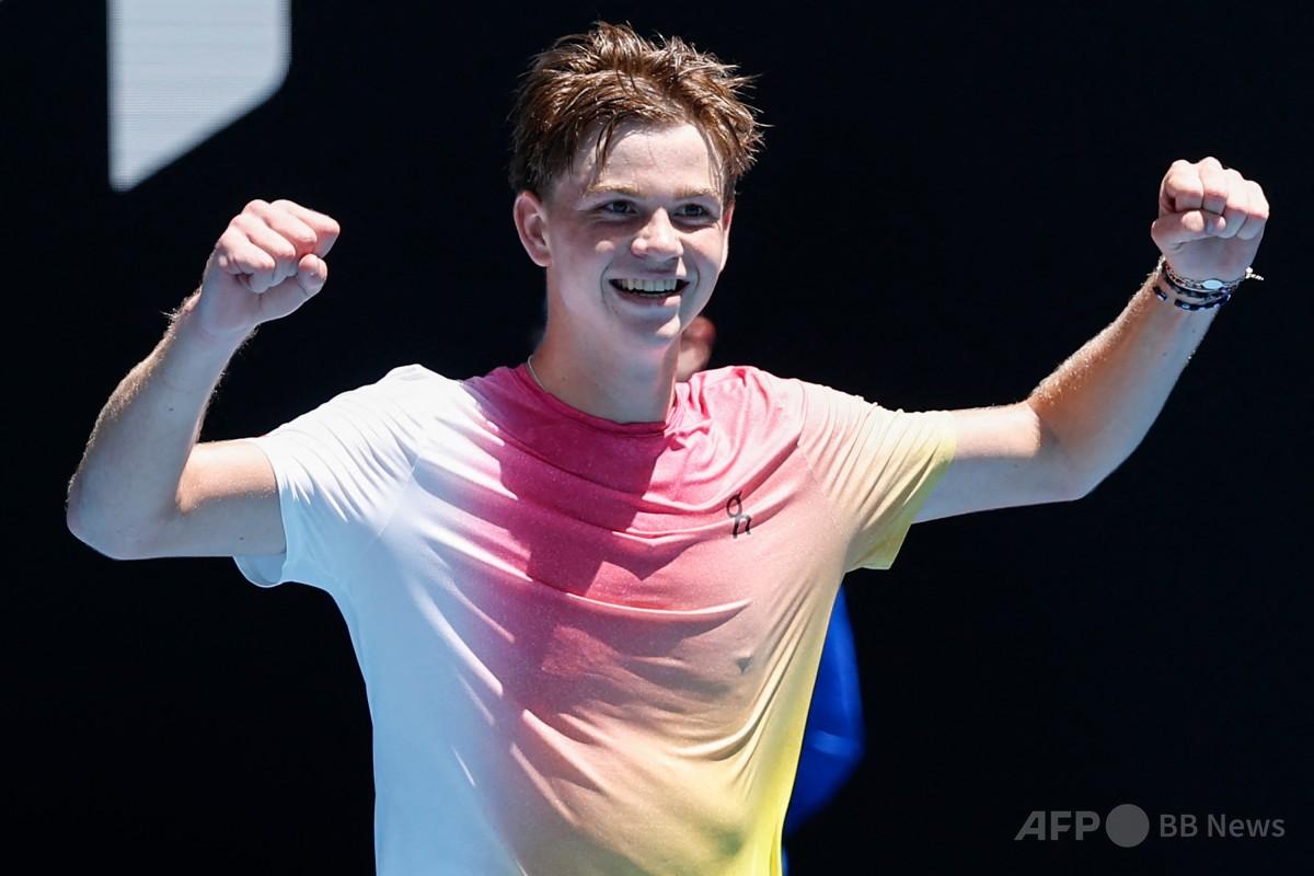 フェデラー2世」ヘンリー・バーネットが全豪ジュニア優勝 写真8枚 国際