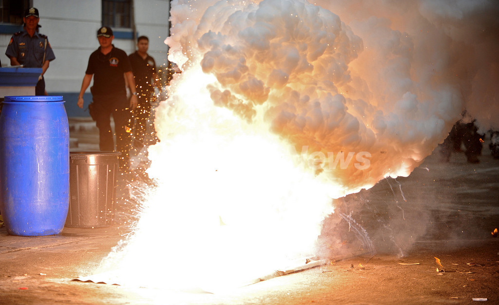 新年を祝う爆竹に警戒 フィリピン 写真7枚 国際ニュース Afpbb News