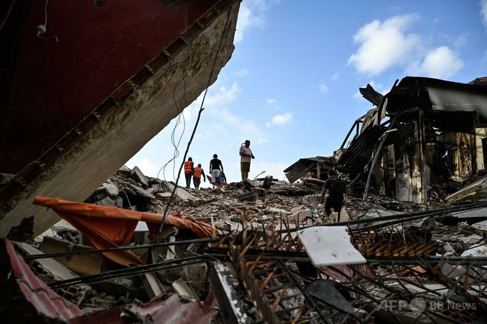 ベネズエラ地震、発生から3日後に11歳少年ががれきから救出される