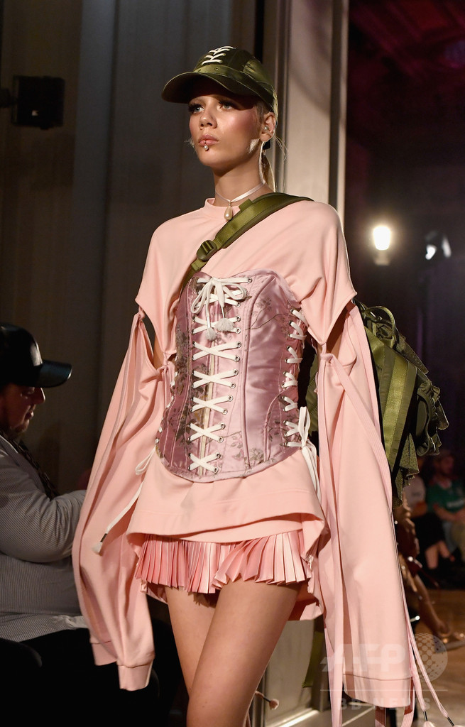 「フェンティ プーマ バイ リアーナ」17年春夏