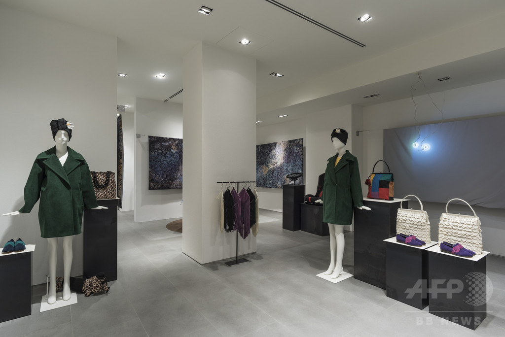 イタリアの高級素材「アルカンターラR」　イマジネーションを刺激するコンセプトストア