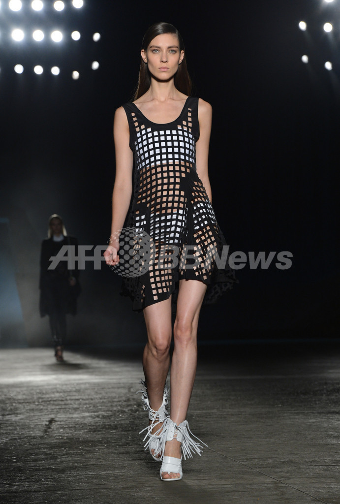 ＜13年春夏NYコレクション＞ディーゼル ブラック ゴールド