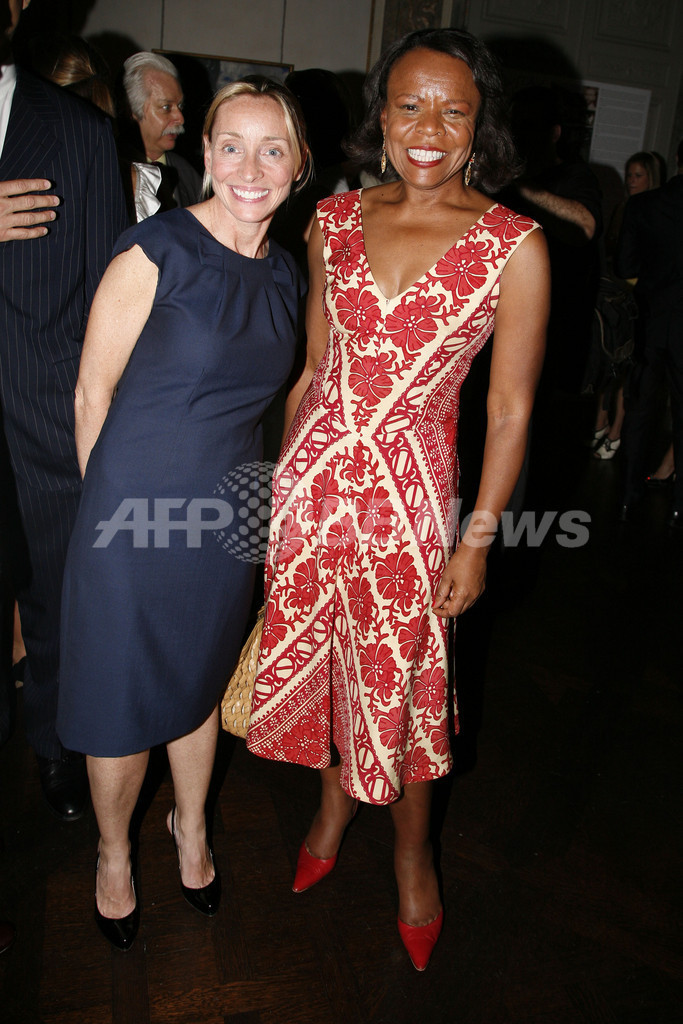 トミー・ヒルフィガーの婚約をローダー家がお祝い