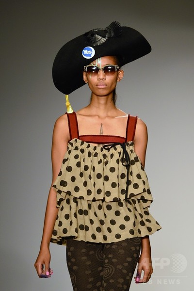 スコットランド独立に『イエス』、「ヴィヴィアン・ウエストウッド  レッドレーベル」15年春夏