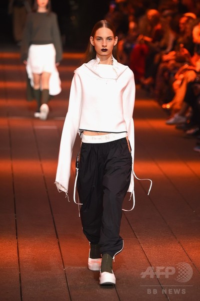 「DKNY」17年春夏