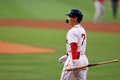 23MLB、ボストン・レッドソックス対シンシナティ・レッズ。2回の打席に向かうボストン・レッドソックスの吉田正尚（2023年5月31日撮影）。(c)Maddie Meyer/Getty Images/AFP