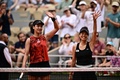 全仏オープンテニス、女子ダブルス決勝。優勝を喜ぶ謝淑薇（右）/王欣瑜組（2023年6月11日撮影）。(c)JULIEN DE ROSA / AFP