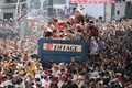 スペイン東部ブニョールで開催された「トマティーナ」の参加者（2022年8月31日撮影）。(c)Jose Jordan / AFP