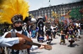 メキシコの首都メキシコ市ソカロ広場で行われたスペインによるアステカ帝国征服500年の式典に参加する先住民族（2021年8月13日撮影）。(c)RODRIGO ARANGUA / AFP
