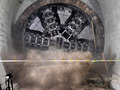 シールドマシンが突き抜けた瞬間（2020年1月19日撮影）。(c)Xinhua News