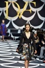 都内で発表された「ダイアン フォン ファステンバーグ（Diane von Furstenberg）」の14/15年秋冬コレクション（2014年3月19日撮影）。(c)AFP／Yoshikazu TSUNO