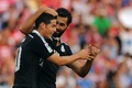 14-15スペイン1部リーグ第10節、グラナダ（Granada CF）対レアル・マドリード（Real Madrid）。得点を決め、チームメートのアルバロ・アルベロア（Alvaro Arbeloa、奥）に祝福されるレアル・マドリードのハメス・ロドリゲス（James Rodriguez、2014年11月1日撮影）。(c)AFP/JORGE GUERRERO