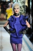 ニューヨーク市内ピエール ホテル（The Pierre Hotel）で開催された「ランバン フォー H&amp;M（Lanvin for H&amp;M）」のオートクチュール・ファッションショー（2010年11月18日撮影）。（c）AFP/Getty Images/Jamie McCarthy