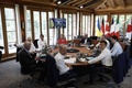 ドイツ・エルマウ城で開幕した先進7か国（G7）首脳会議（サミット）にビデオ通話で参加するウォロディミル・ゼレンスキー大統領（2022年6月27日撮影）。(c)Tobias SCHWARZ / POOL / AFP