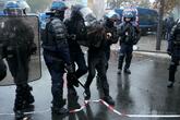 週末の抗議デモで1314人逮捕、警官53人が負傷 フランス