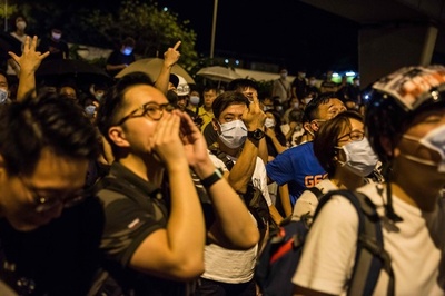 香港、デモ隊を暴動罪で起訴 新たな衝突発生