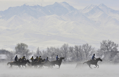イラン歴の新年、キルギスで伝統騎馬競技